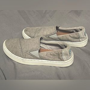Toms Size 7